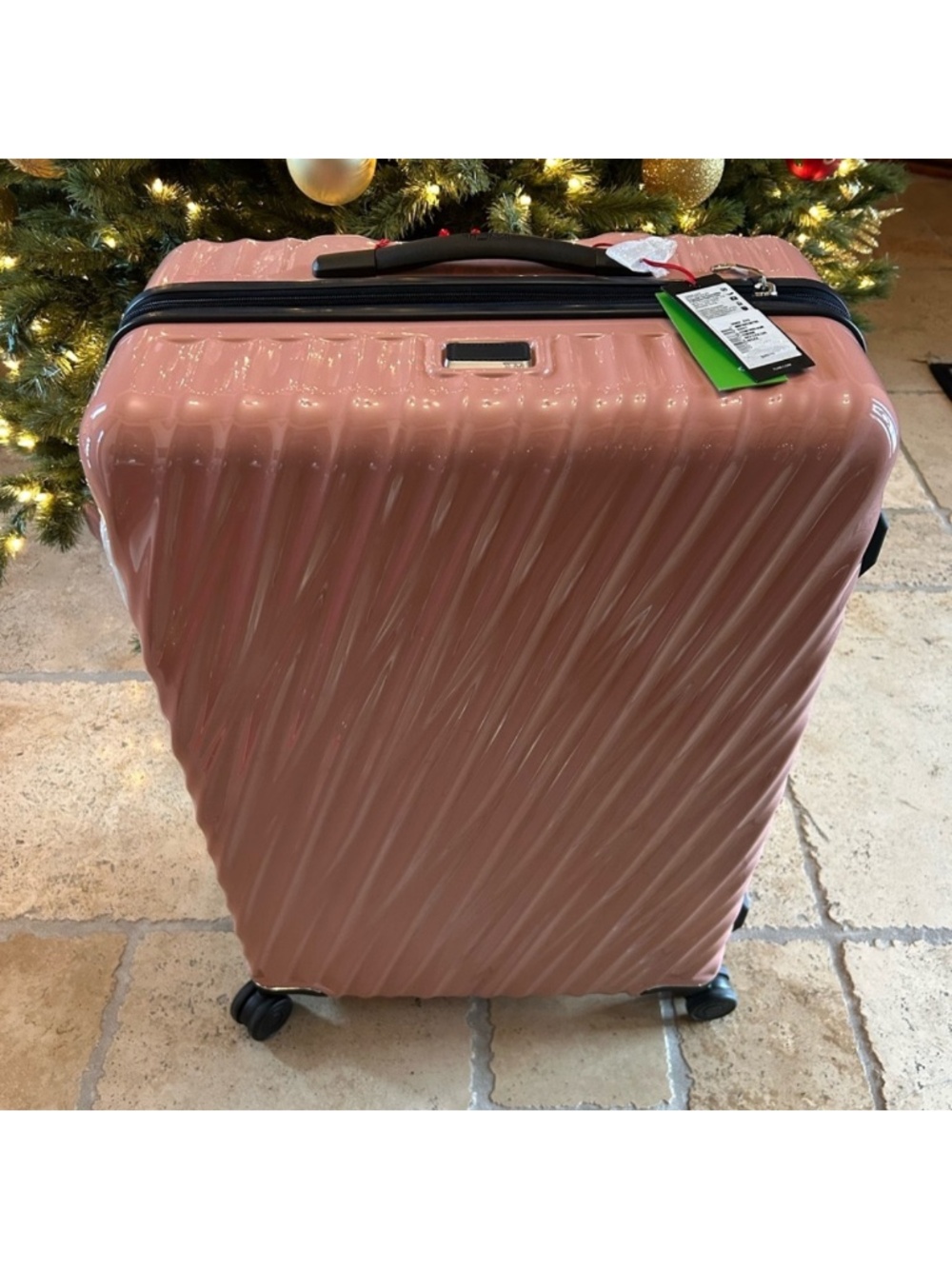 *************Tumi 19° extended trip expandable four-wheel packing suitcase.  NWT